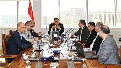 وزير الإسكان يتابع موقف تنفيذ مشروعات الشراكة مع المطورين العقاريين بـ«القاهرة الجديدة»