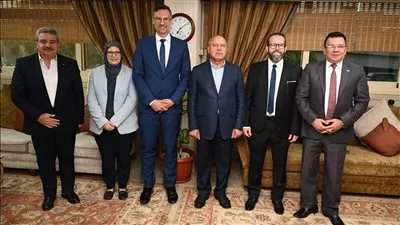 «الوزير» يبحث خطط «ليوني مصر» لإنشاء مصنع للضفائر الكهربائية بمدينة الروبيكي