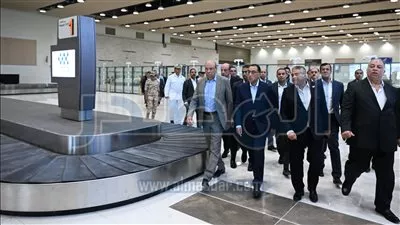 رئيس الوزراء يوجه بسرعة الانتهاء من المشروعات الجاري تنفيذها بمطار برج العرب 