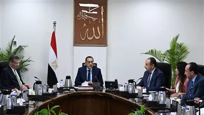  رئيس الوزراء يتابع موقف إنتاج الأسمدة بعد استئناف عمل المصانع