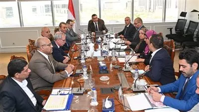 وزير الإسكان يوجه بسرعة انتهاء دراسة طلبات تقنين الأوضاع بالشروق والعبور الجديدة
