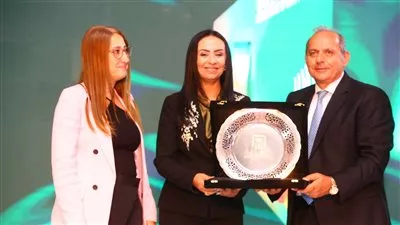 البنك الأهلي المصري يطلق أول بطاقة بخاصية تلامسية للعملاء من ضعاف البصر