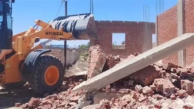 وزير الإسكان يُصدر قرارات إزالة مخالفات بناء بمدينتي الفشن وبني مزار الجديدتين