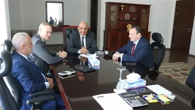 وزير الكهرباء يبحث مع «أكوا باور» السعودية تعزيز التعاون بمجالات الطاقة المتجددة