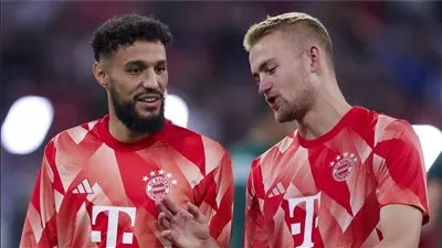 دي ليخت ومزراوي يجريان الكشف الطبي تمهيداً لإعلان انتقالهما لمانشستر يونايتد