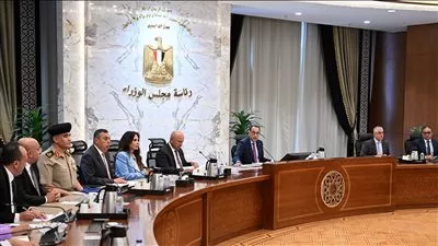 رئيس الوزراء يبحث سبل تيسير دخول وخروج المستثمرين والبضائع من وإلى سيناء