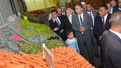 وزير التموين يوجه بتخصيص أماكن بالمجمعات الاستهلاكية لطرح الخضروات والفاكهة بأسعار مخفضة 