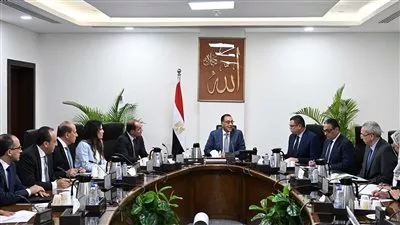 رئيس الوزراء يوجه بصرف كامل تعويضات متضرري المحاور المرورية خلال 3 أشهر 