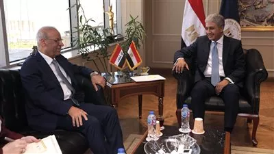 وزير السياحة والآثار يبحث زيادة الحركة الوافدة من العراق إلى مصر