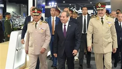 الرئيس السيسي يصل مطار العلمين لافتتاح معرض مصر الدولي الأول للطيران والفضاء