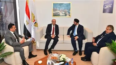 وزير الطيران يبحث مع شركة بوينج تعزيز الشراكة الاستراتيجية بصناعة النقل الجوي