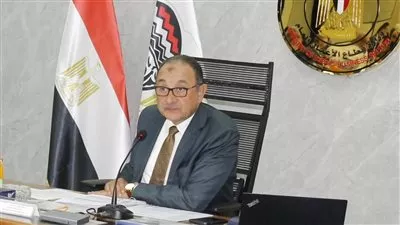 وزير قطاع الأعمال يوجه بتسريع إنجاز مشروعات تطوير «القابضة للأدوية»