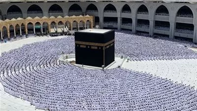 وزير السياحة يعتمد الضوابط المنظمة لرحلات العمرة في الموسم الجديد