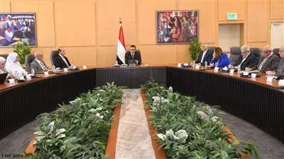 وزير الإسكان يتابع تحضيرات المشاركة بالمنتدى الحضرى العالمى