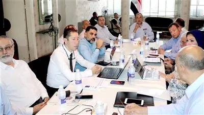 وزير قطاع الأعمال يتابع مستجدات المشروع القومي لتطوير صناعة الغزل والنسيج