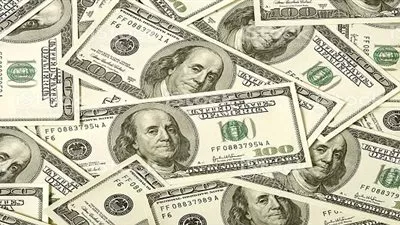 الدولار يتراجع والين يصعد وسط توقعات بخفض الفائدة في أمريكا