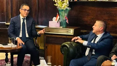 «الخطيب» يبحث مع عدد من البنوك الدولية زيادة استثماراتها في مصر