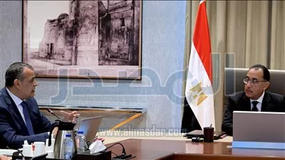 الحكومة: تصميم وإنتاج أتوبيس مصري للنقل الجماعي يعمل بالطاقة النظيفة