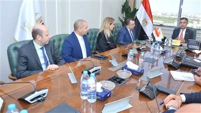 وزير التموين يبحث مع «البريد» و«فيزا» تطوير منظومة المدفوعات بالمجمعات الاستهلاكية