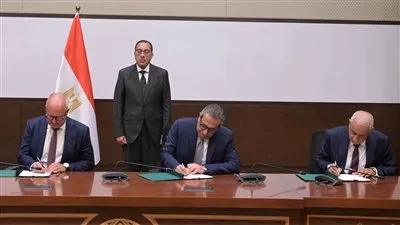 رئيس الوزراء يشهد توقيع عقد تأسيس شركة مياه العاصمة الإدارية 