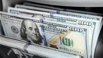 الدولار يتراجع أمام الجنيه بالبنوك المصرية خلال تعاملات اليوم