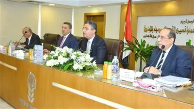 وزير التموين يوجه بوضع مخطط زمني لتطوير الشركة القابضة للصناعات الغذائية