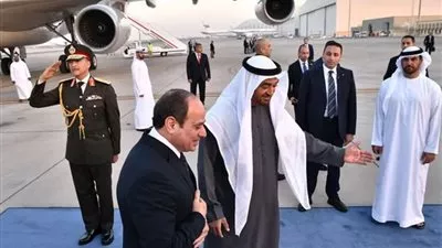 الرئيس السيسي يستقبل نظيره الإماراتي بمطار القاهرة الدولي 