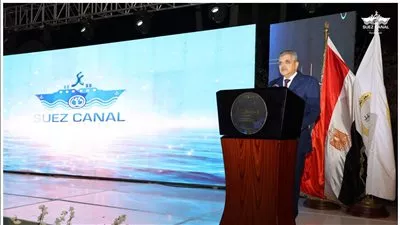 إنخفاض أعداد السفن المارة بقناة السويس 49% منذ بداية 2024