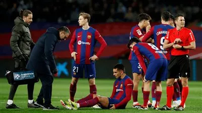 نادي برشلونة الإسباني يعلن إصابة لاعبه فيران توريس