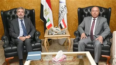  «الصناعة» توقع وثيقة مشروع تعزيز البيئة الداعمة للإنتاجية من أجل العمل اللائق