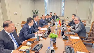 رئيس اقتصادية قناة السويس يبحث التعاون مع اتحاد الصناعة والتجارة بمقاطعة جيانجسو الصينية