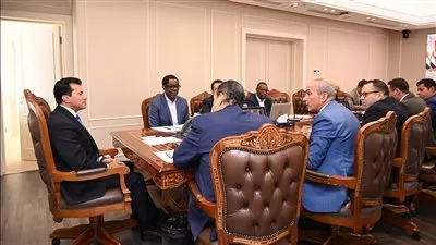 وزير الرياضة يتابع مستجدات نقل مقر الاتحاد الافريقي لكرة القدم للعاصمة الإدارية 