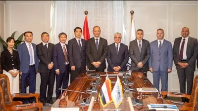 رئيس اقتصادية قناة السويس يبحث التعاون مع وفد مدينة ينجتان الصينية