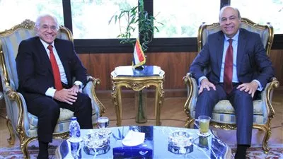 وزير الطيران يبحث أوجه التعاون مع مجموعة كوبيلوزوس اليونانية