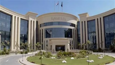 وزارة الداخلية تقرر إبعاد 2 أجانب خارج مصر