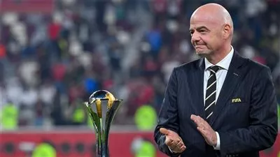 رئيس الفيفا يهنئ النادي الأهلي بفوزه على العين الإماراتي