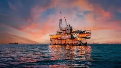 النفط يرتفع وسط تفاؤل من قوة الطلب على الوقود في أمريكا