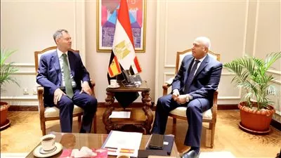 مصر وإسبانيا تبحثان سبل تعزيز التعاون بمجالي النقل والصناعة