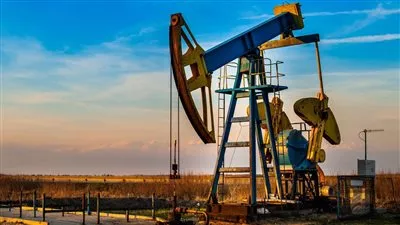 النفط يهبط 2% مع قرب التوصل لاتفاق وقف إطلاق النار في لبنان