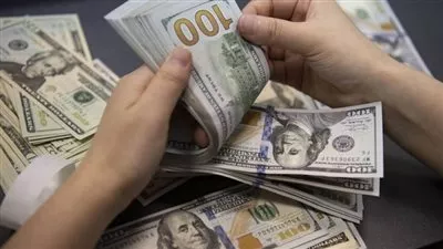 الدولار يصعد لليوم الخامس ويصل لأعلى مستوياته في عام