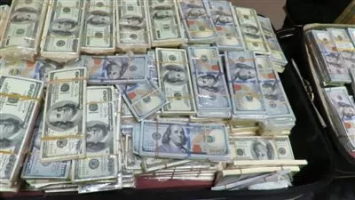 ضبط قضايا إتجار بالنقد الأجنبي بقيمة 13 مليون جنيه خلال 24 ساعة  