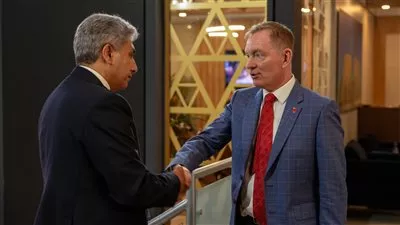 وزير السياحة يبحث مع نظيره البريطاني تعزيز التعاون المشترك