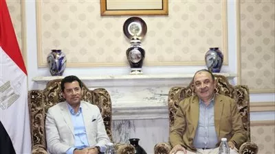 وزير قطاع الأعمال يبحث سبل تطوير الأندية الرياضية للشركات التابعة