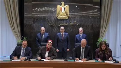 مصر توقع مذكرتي تفاهم لإنتاج الكهرباء من الطاقات المتجددة بقدرة 5200 ميجاوات