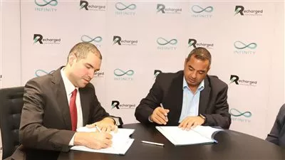 إنفنيتي كابيتال وRecharged توقعان شراكة استراتيجية لنشر حلول الشحن المنزلي للسيارات الكهربائية