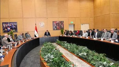 وزير الإسكان يتابع موقف طرح وتنفيذ وحدات إعلان «سكن لكل المصريين 5»