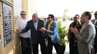 رئيس الوزراء يشهد افتتاح نادي الهجن والفروسية الدولي في الخارجة بالوادي الجديد