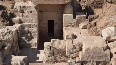 كشف أثري جديد عن صرح معبد بطلمي بمنطقة أتريبس بسوهاج