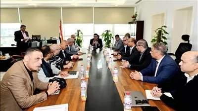 وزير الإسكان يتابع موقف تنفيذ المشروعات التنموية بالساحل الشمالى الغربى