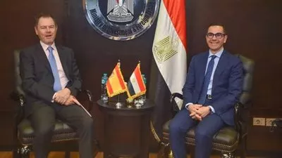 وزير الاستثمار يبحث مع السفير الإسباني سبل تعزيز التعاون الاقتصادي المشترك